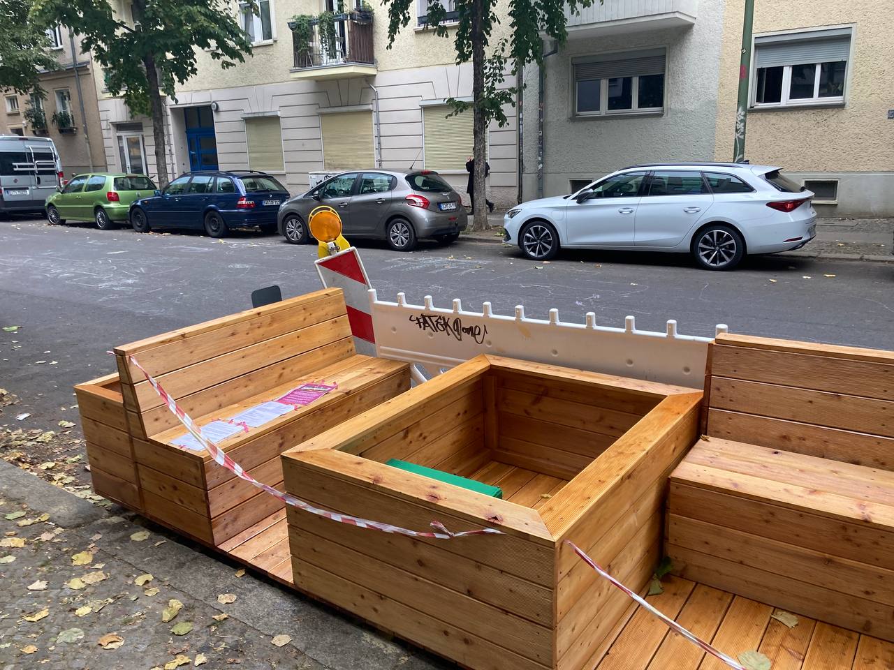 Eines von 3 Parklets in der Simplonstraße Ostkreuz Kiez Mehr für